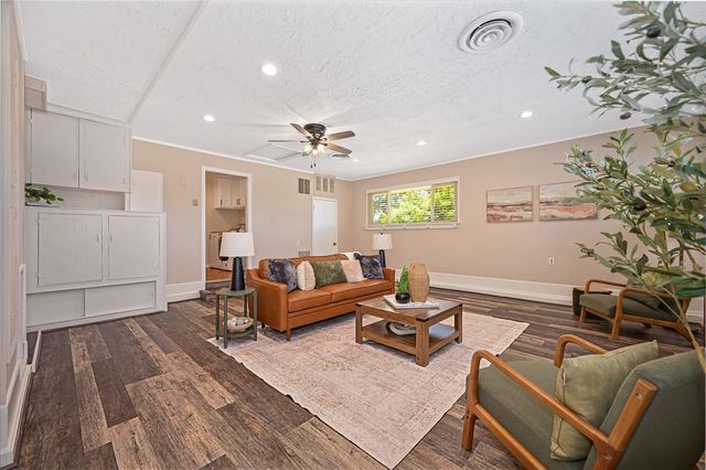 2180 Carol Ln, Roseville, CA 95747