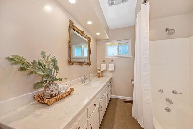 2180 Carol Ln, Roseville, CA 95747