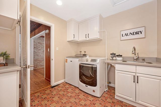2180 Carol Ln, Roseville, CA 95747