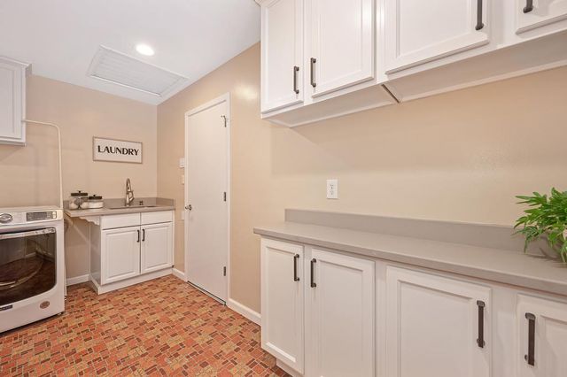2180 Carol Ln, Roseville, CA 95747