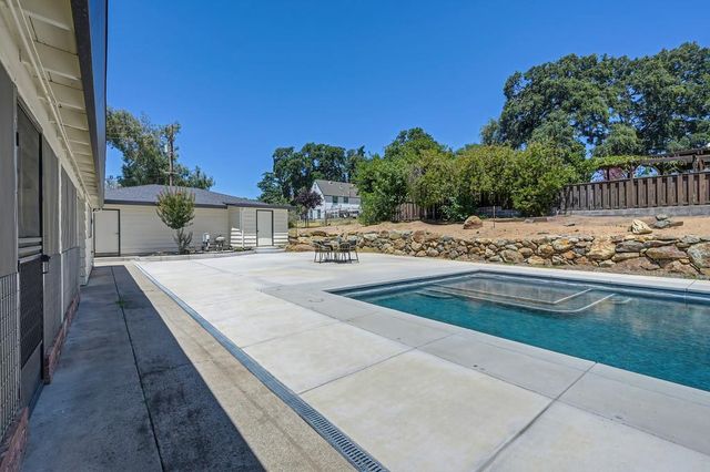 2180 Carol Ln, Roseville, CA 95747