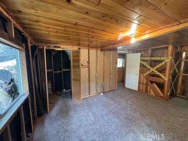 435 Blue Jay Canyon, Blue Jay, CA 92317