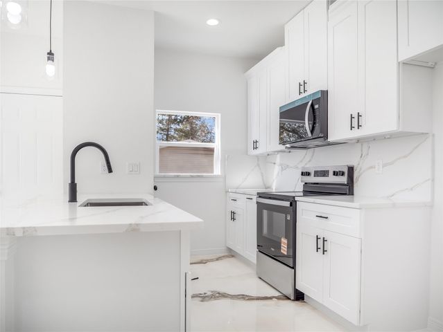 16736 E Ivanhoe, Montgomery, TX 77316