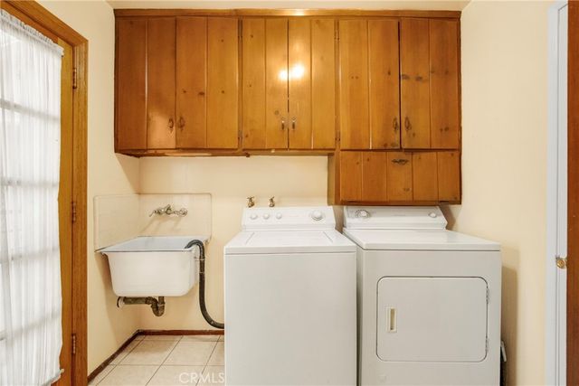 12445 Killion Street, Valley Village, CA 91607