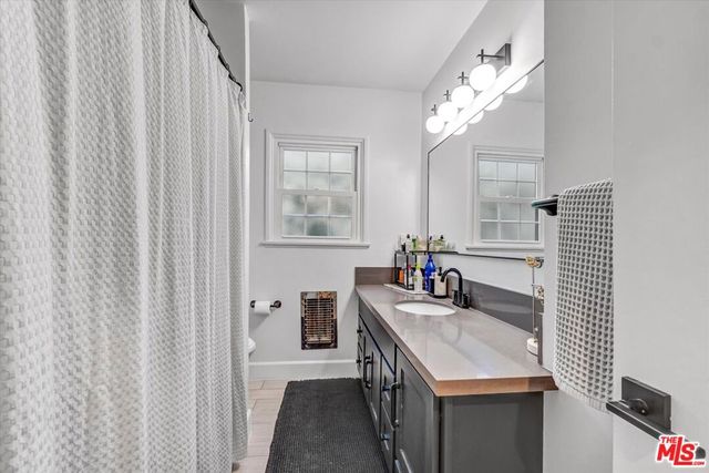 19803 Bassett Street, Los Angeles, CA 91306