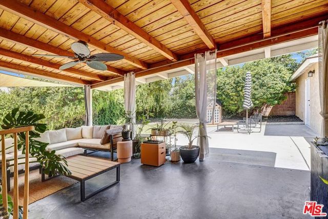 19803 Bassett Street, Los Angeles, CA 91306