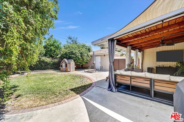 19803 Bassett Street, Los Angeles, CA 91306