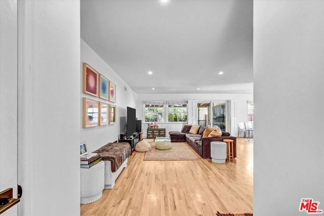 19803 Bassett Street, Los Angeles, CA 91306