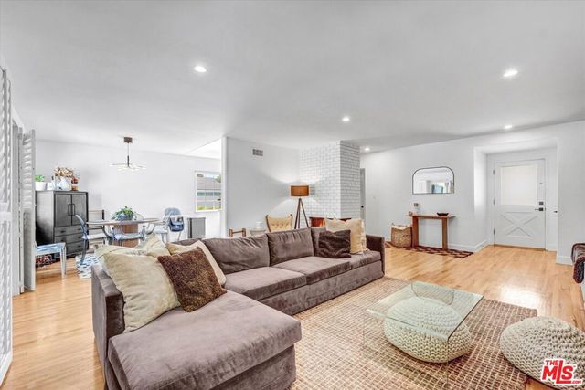 19803 Bassett Street, Los Angeles, CA 91306