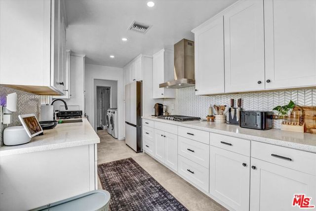 19803 Bassett Street, Los Angeles, CA 91306