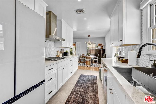 19803 Bassett Street, Los Angeles, CA 91306