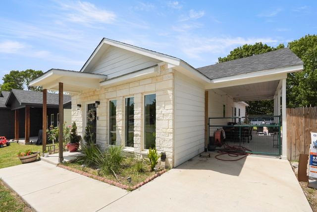 110 E COLLEGE Avenue, Corsicana, TX 75110