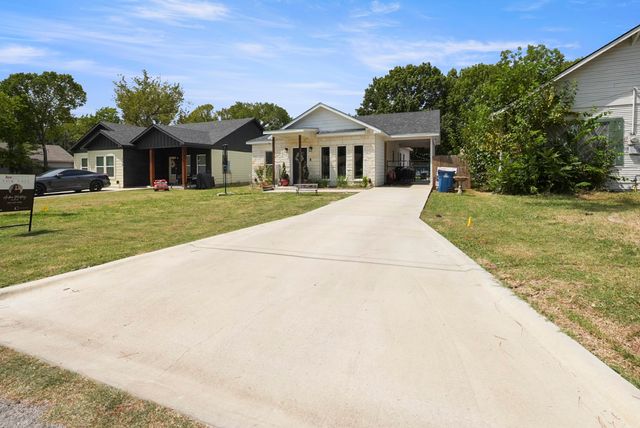 110 E COLLEGE Avenue, Corsicana, TX 75110