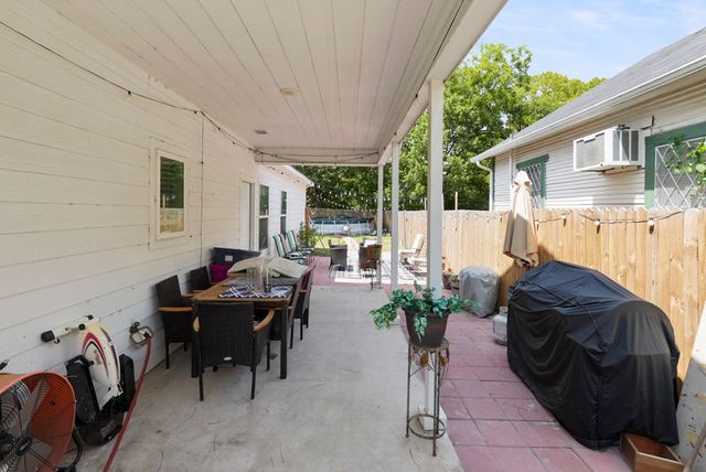 110 E COLLEGE Avenue, Corsicana, TX 75110