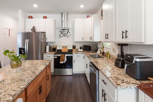 110 E COLLEGE Avenue, Corsicana, TX 75110