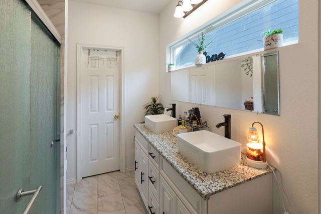110 E COLLEGE Avenue, Corsicana, TX 75110