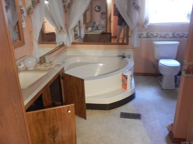 221 Greene 748 Road, Paragould, AR 72450