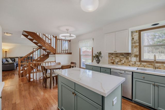 305 N Fiore Parkway, Vernon Hills, IL 60061