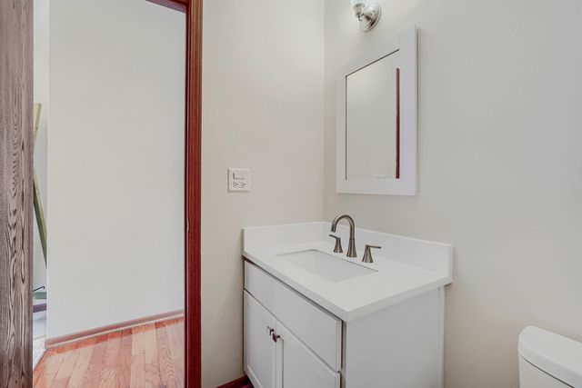 305 N Fiore Parkway, Vernon Hills, IL 60061