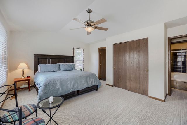 305 N Fiore Parkway, Vernon Hills, IL 60061