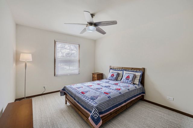 305 N Fiore Parkway, Vernon Hills, IL 60061