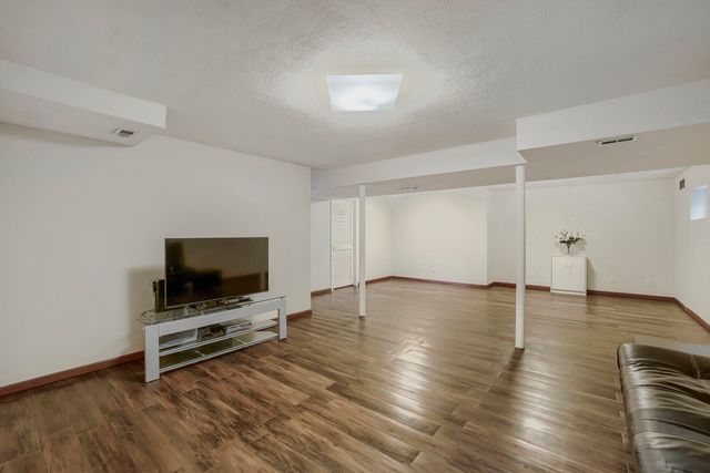 305 N Fiore Parkway, Vernon Hills, IL 60061