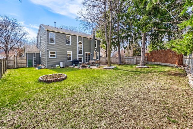 305 N Fiore Parkway, Vernon Hills, IL 60061