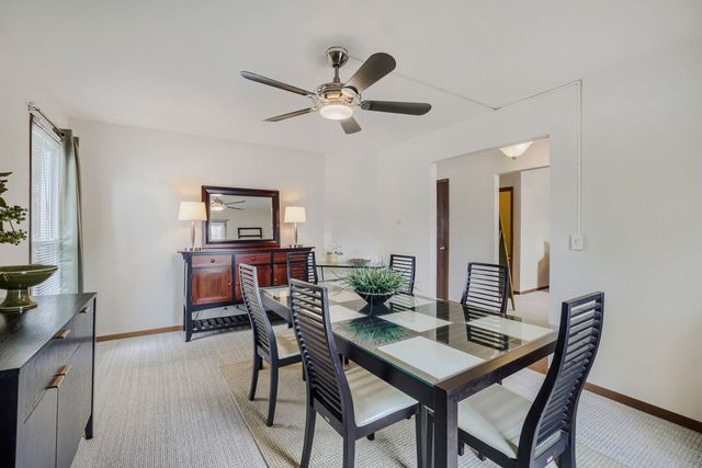 305 N Fiore Parkway, Vernon Hills, IL 60061