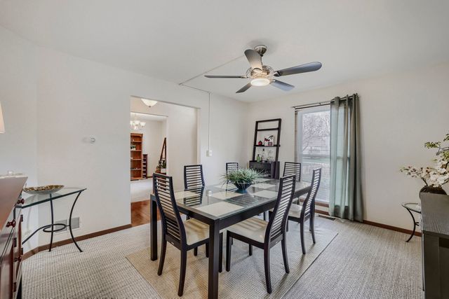 305 N Fiore Parkway, Vernon Hills, IL 60061