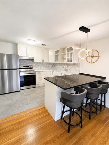 14 Riverside 3-2, Watertown, MA 02472