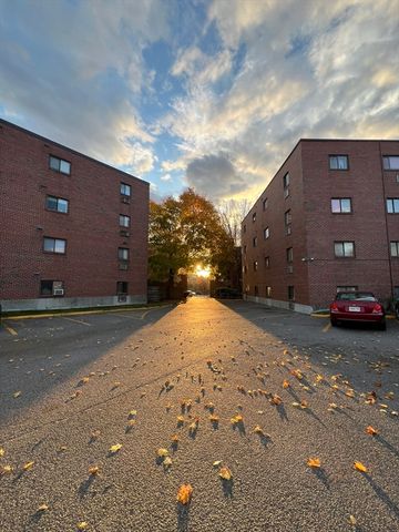 14 Riverside 3-2, Watertown, MA 02472