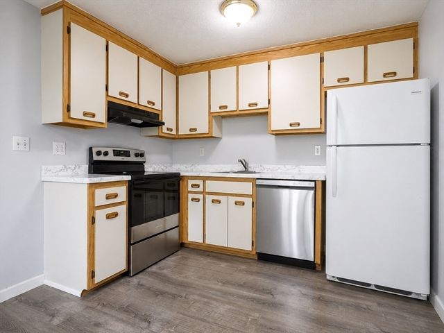 2400 Skyline Dr 1, Lowell, MA 01854