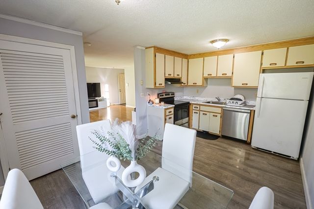 2400 Skyline Dr 1, Lowell, MA 01854