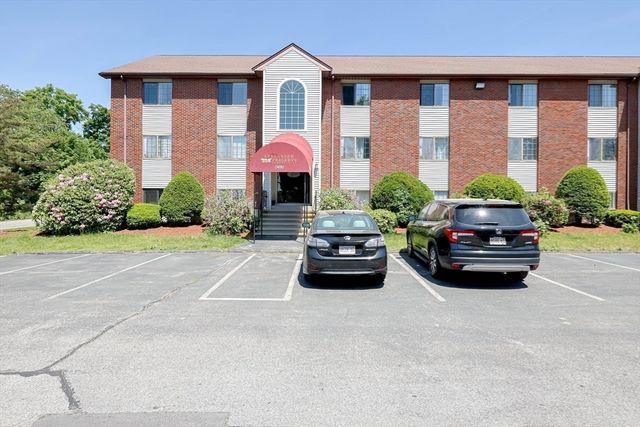 2400 Skyline Dr 1, Lowell, MA 01854