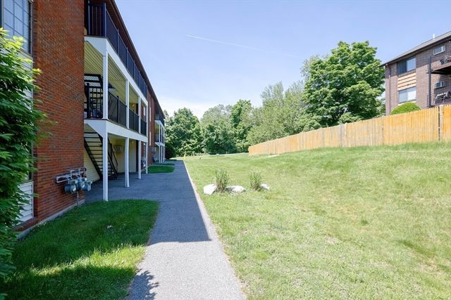 2400 Skyline Dr 1, Lowell, MA 01854