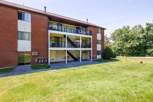 2400 Skyline Dr 1, Lowell, MA 01854