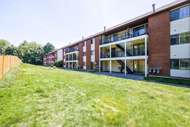 2400 Skyline Dr 1, Lowell, MA 01854