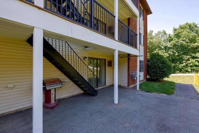 2400 Skyline Dr 1, Lowell, MA 01854