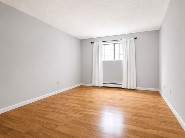 2400 Skyline Dr 1, Lowell, MA 01854