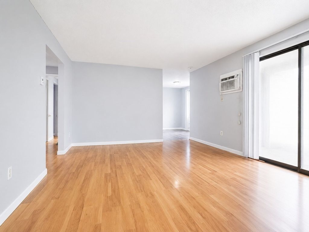 2400 Skyline Dr 1, Lowell, MA 01854