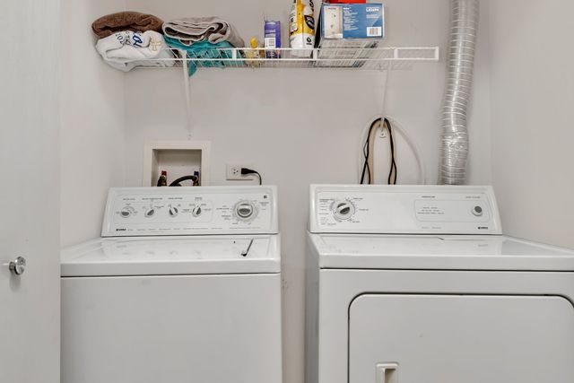 1303 Silverstone Drive 1303, Carpentersville, IL 60110