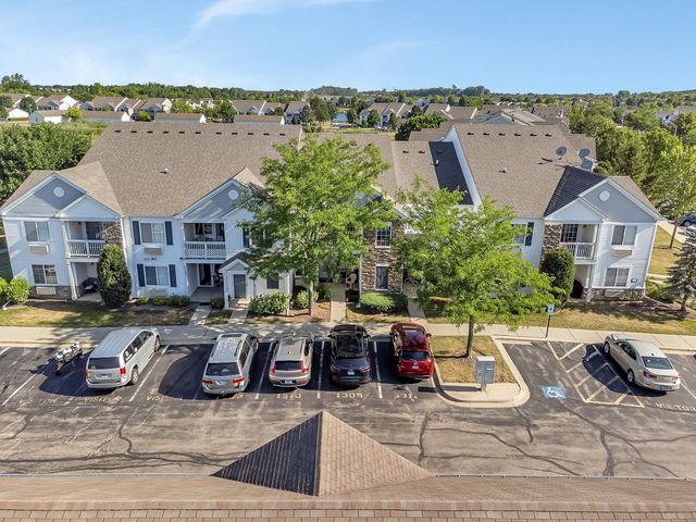 1303 Silverstone Drive 1303, Carpentersville, IL 60110