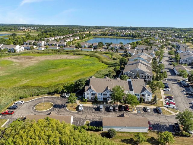 1303 Silverstone Drive 1303, Carpentersville, IL 60110