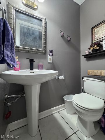 184 Darlington Road SE, Warren, OH 44484