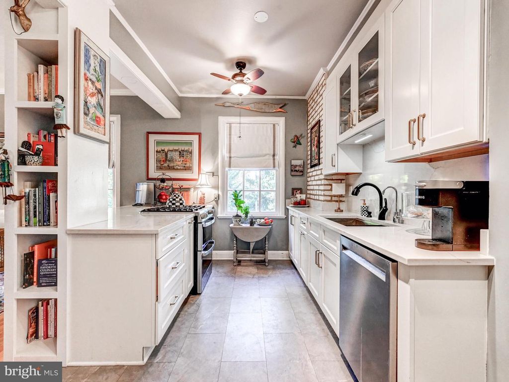 6 UPLAND RD #H2, Baltimore, MD 21210