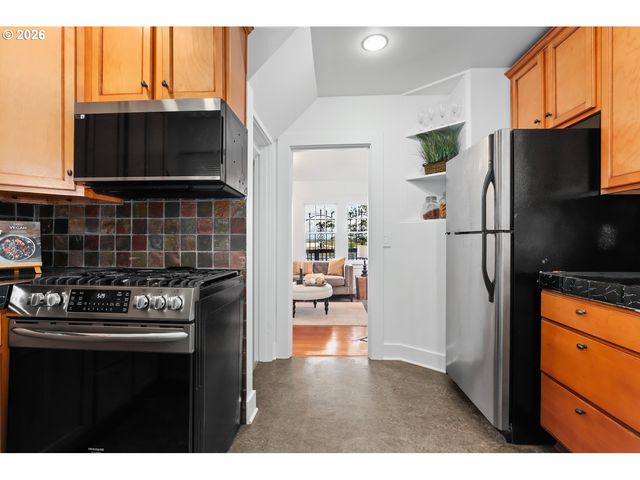 9897 Nw HOGE Ave, Portland, OR 97231