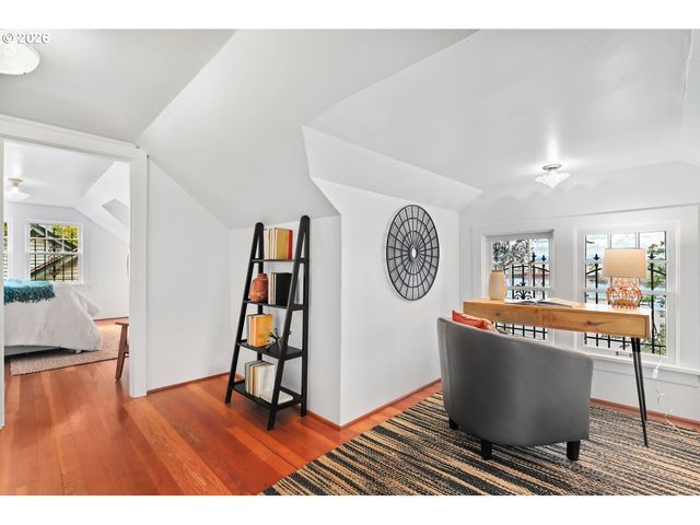 9897 Nw HOGE Ave, Portland, OR 97231