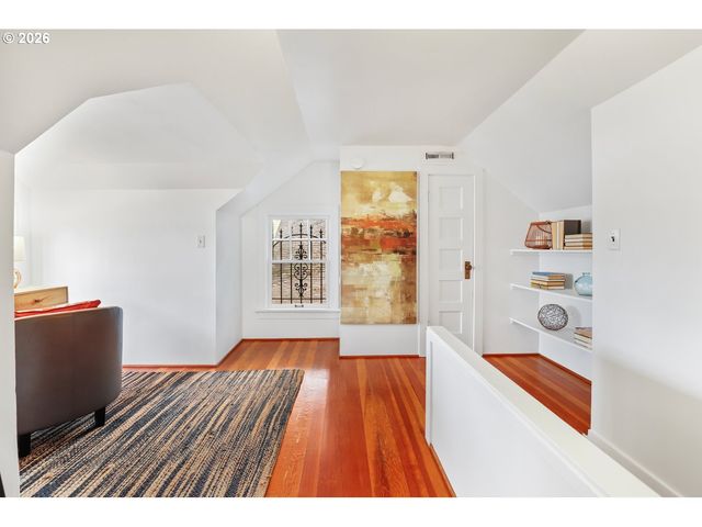 9897 Nw HOGE Ave, Portland, OR 97231