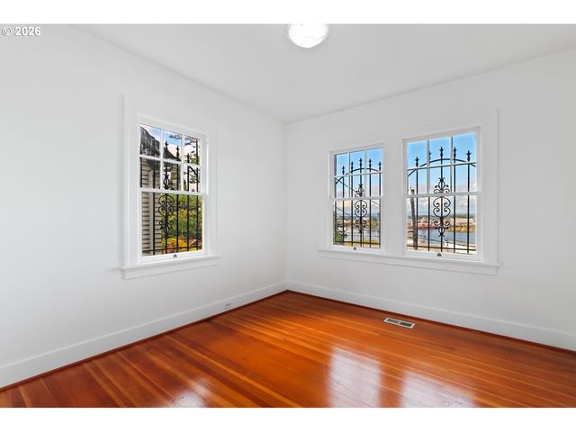 9897 Nw HOGE Ave, Portland, OR 97231