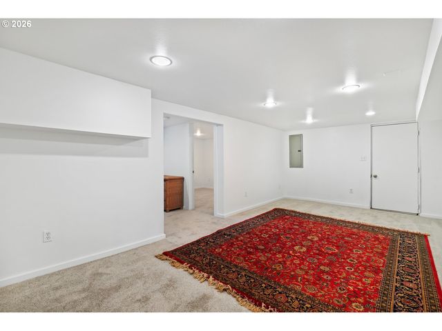 9897 Nw HOGE Ave, Portland, OR 97231